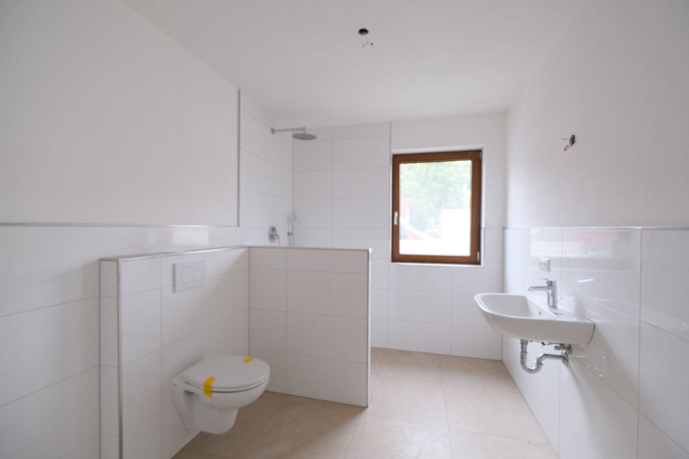 Erstbezug. Hochwertige Materialien. Garten.