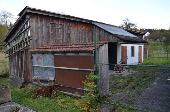 Baugrundstück mit Altbestand
in idyllischer Lage mit Weitblick zum Lech
