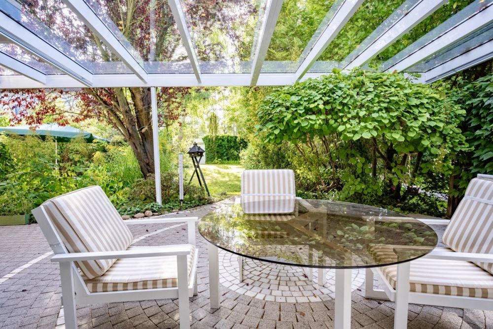 Echte Rarität: 2 Häuser vereint 
Großzügiges Ein- bis Zweifamilienhaus 
mit diversen Möglichkeiten