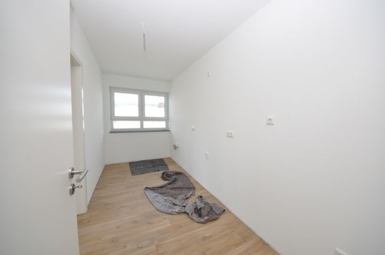 DIETZ: ZWEITBEZUG - NEUBAU 3-Zimmer-Wohnung mit überdachtem Balkon, Dusche und Fußbodenheizung!