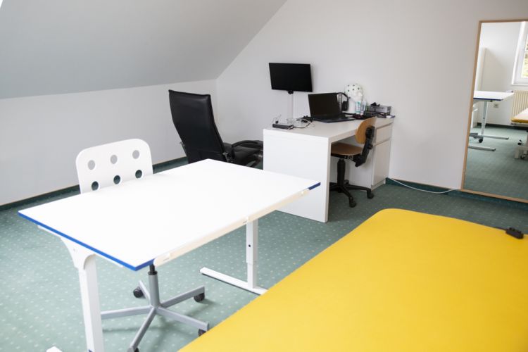 Attraktive Büro- und Praxisräume im Dachgeschoss m. Fahrstuhl in Edewecht / Zentrum