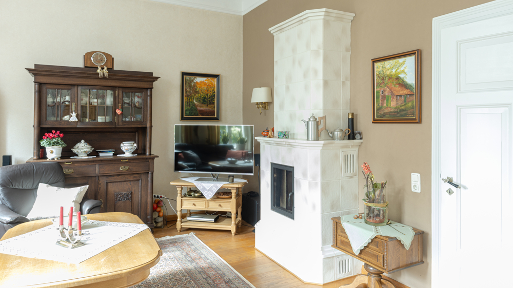 Saniertes, denkmalgeschütztes Wohnhaus mit Garten, Nebengebäuden u. Garage im Herzen von Wiefelstede