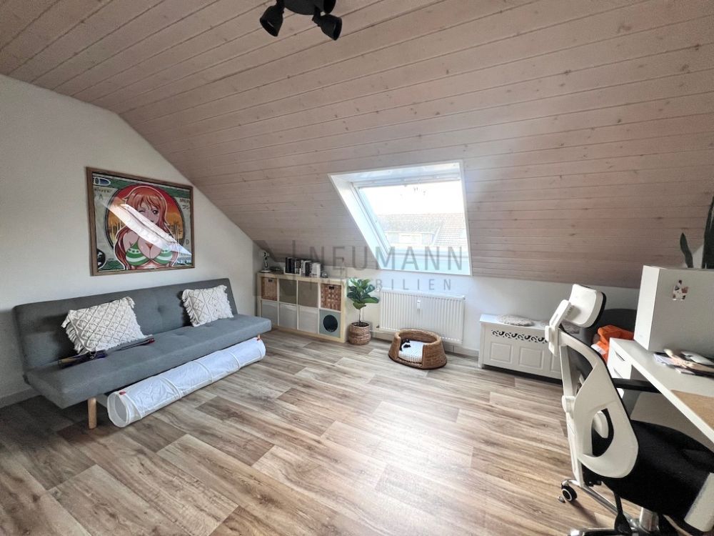 Große, helle 4 Zimmer Wohnung mit Loggia in Mörfelden