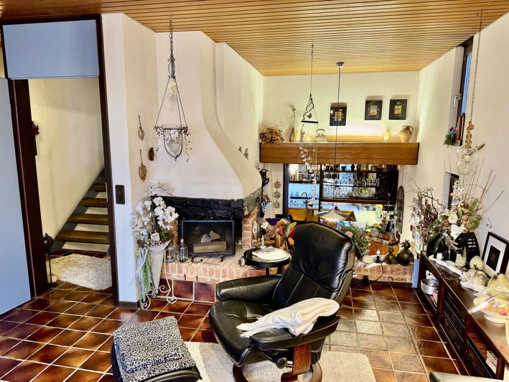 Architektur mit Charakter
großzügiges Split-Level-Haus mit 
separaten Vordergebäude, Garten & Garage