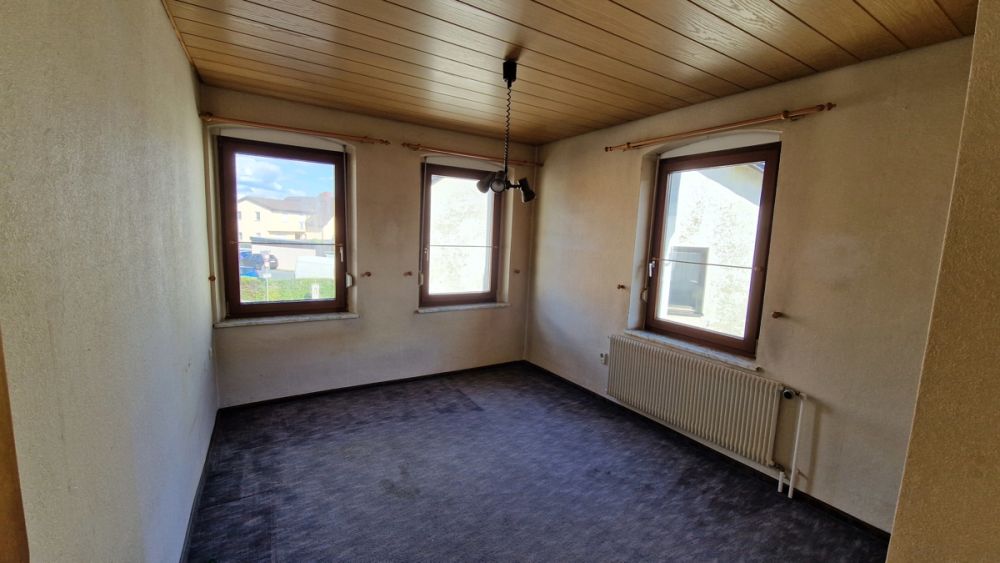 Sanierungsobjekt mit viel Platz und Nebengebäude in Mitterteich zu verkaufen