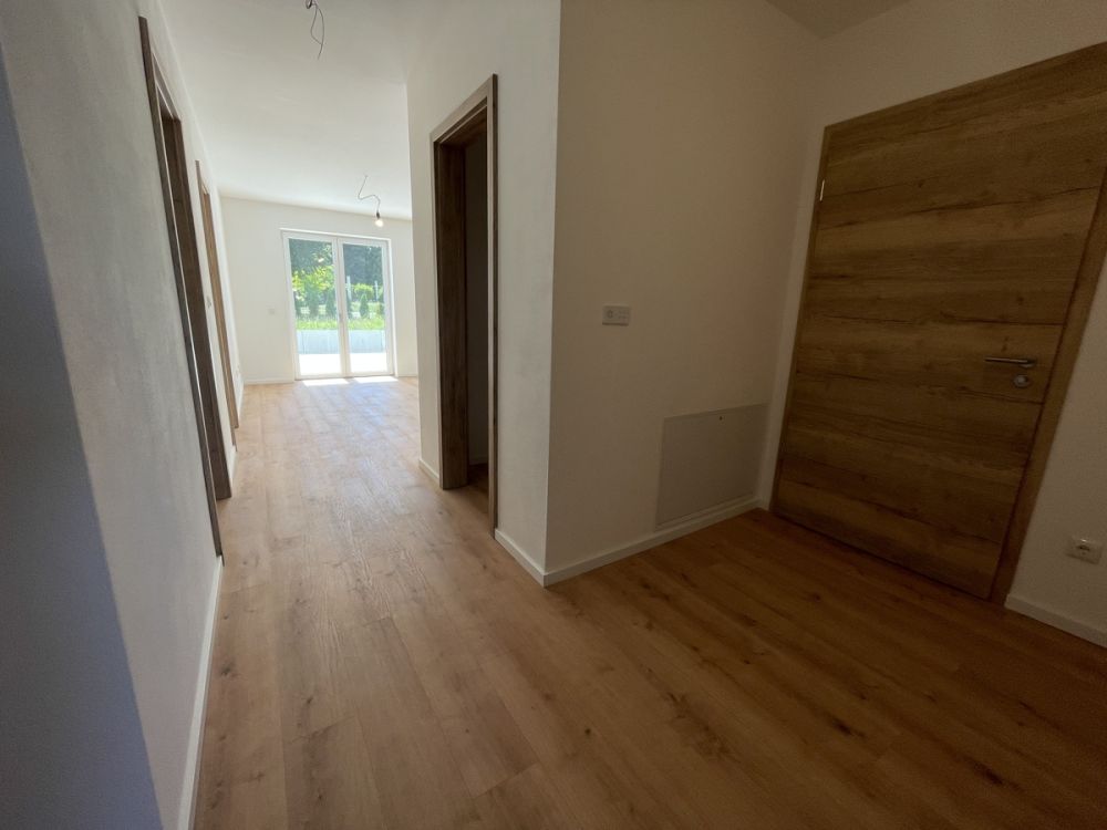 ERSTBEZUG !!!  - Es fällt keine zusätzliche Käuferprovision an!
Große, Sonnige Erdgeschosswohnung