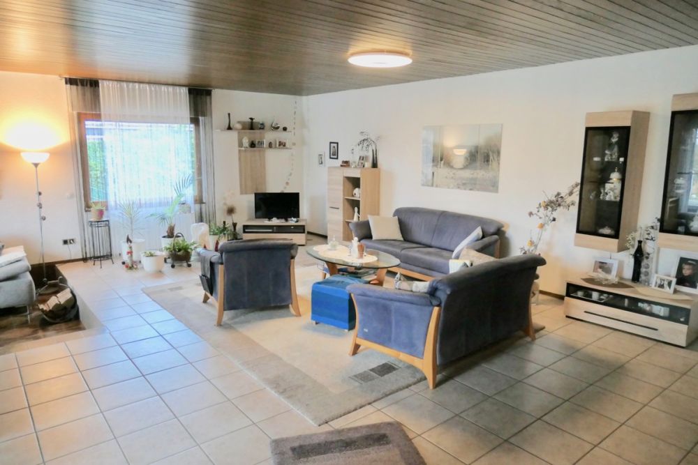 Charmantes Einfamilienhaus mit großem Garten
in ruhiger Lage von Babenhausen
- mit neuer Luftwärmepumpe -