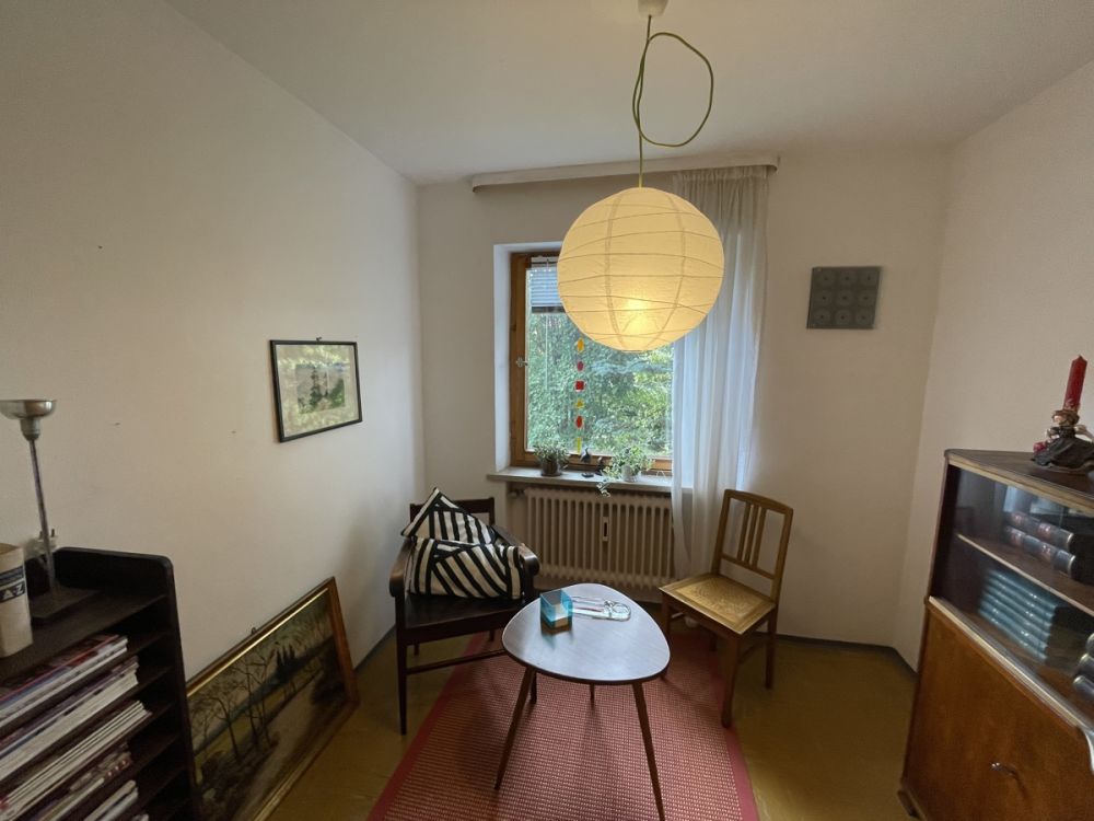 Zentral gelegenes Zweifamilienhaus mit viel Platz und schönem Garten!