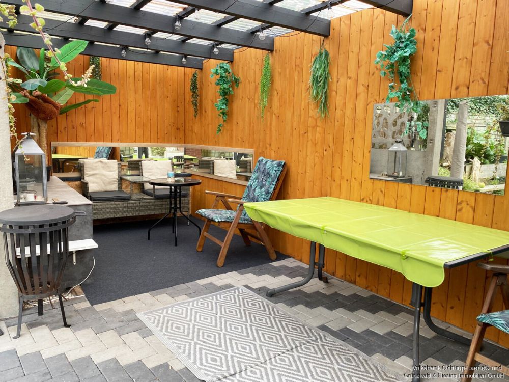 Doppelhaushälfte komplett sarniert!