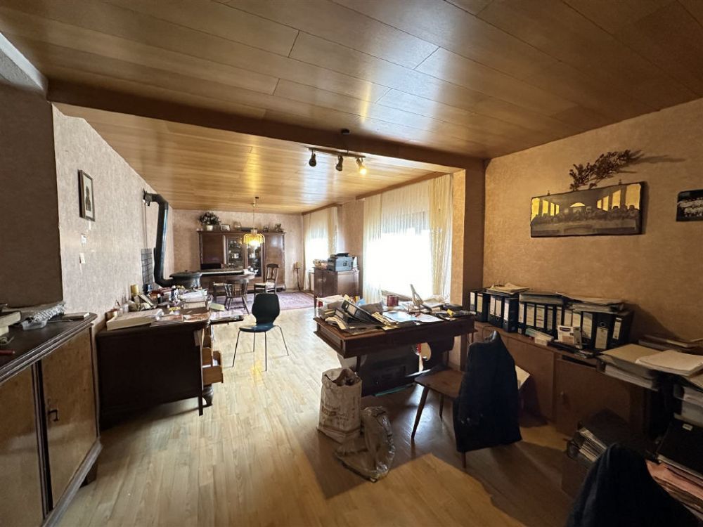 Wohn- und Geschäftshaus mit Ausbaupotenzial in zentraler Lage!