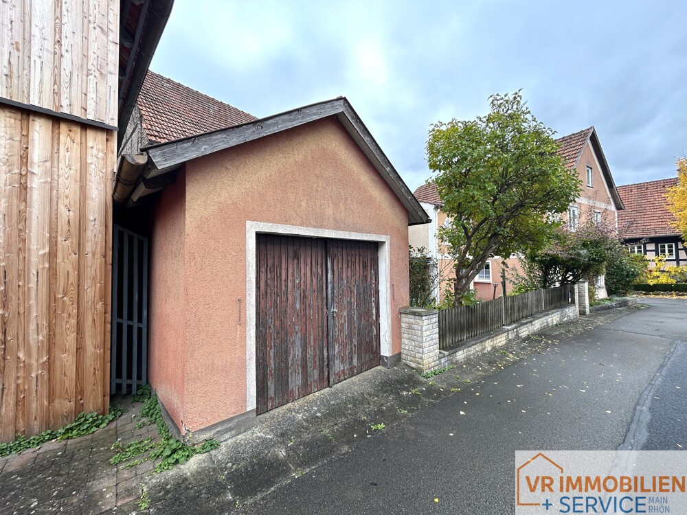 Haus mit Geschichte: Ehemaliger Dorfladen mit Wohnhaus und Nebengebäuden in 97645 Urspringen!