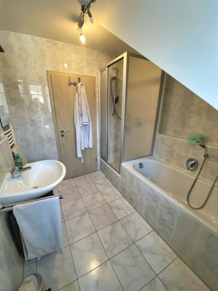 Schöne 2 Zimmer Dachgeschosswohnung zentral in Ismaning