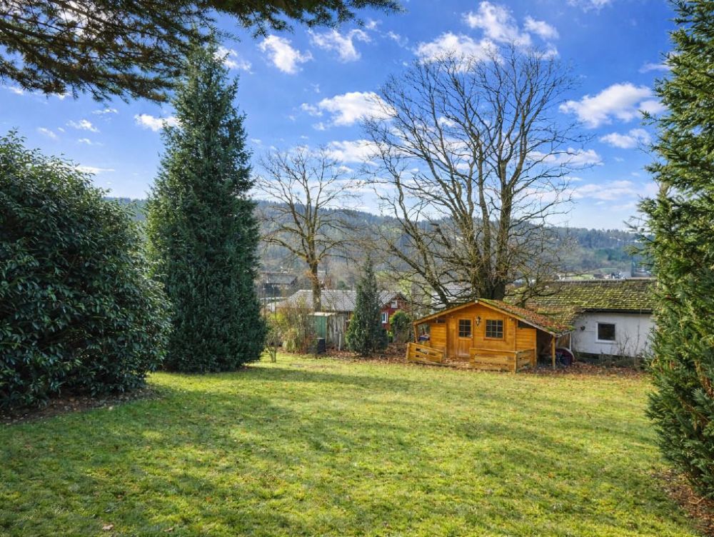 Garten mit Gartenhaus