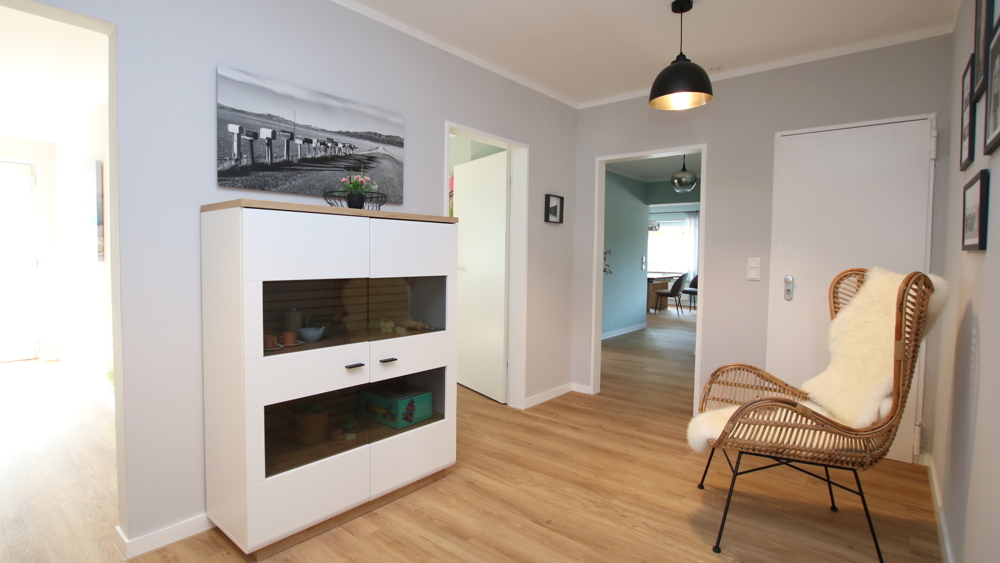 Stilvolle Erdgeschosswohnung mit Einbauküche und Terrasse in Wiefelstede / Zentrum