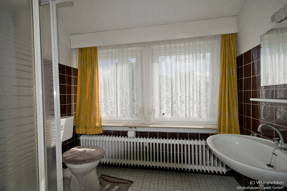 Geräumiges Einfamilienhaus mit Garten in Kirchhatten