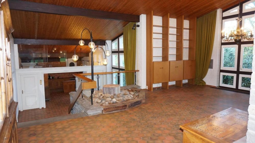 Wohnhalle mit Zugang zum Essbereich