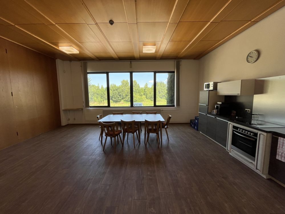 Fertigungsgebäude in Massivbauweise am Ortsrand von Floß mit vielseitigen Nutzungsmöglichkeiten