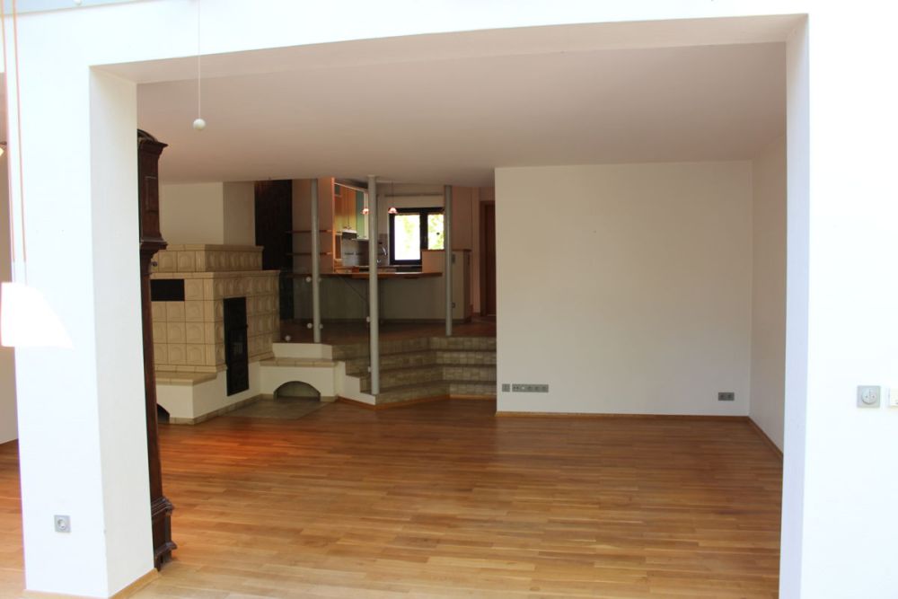 Hofheim-Toplage
Wunderbare Doppelhaushälfte mit Einliegerwohnung