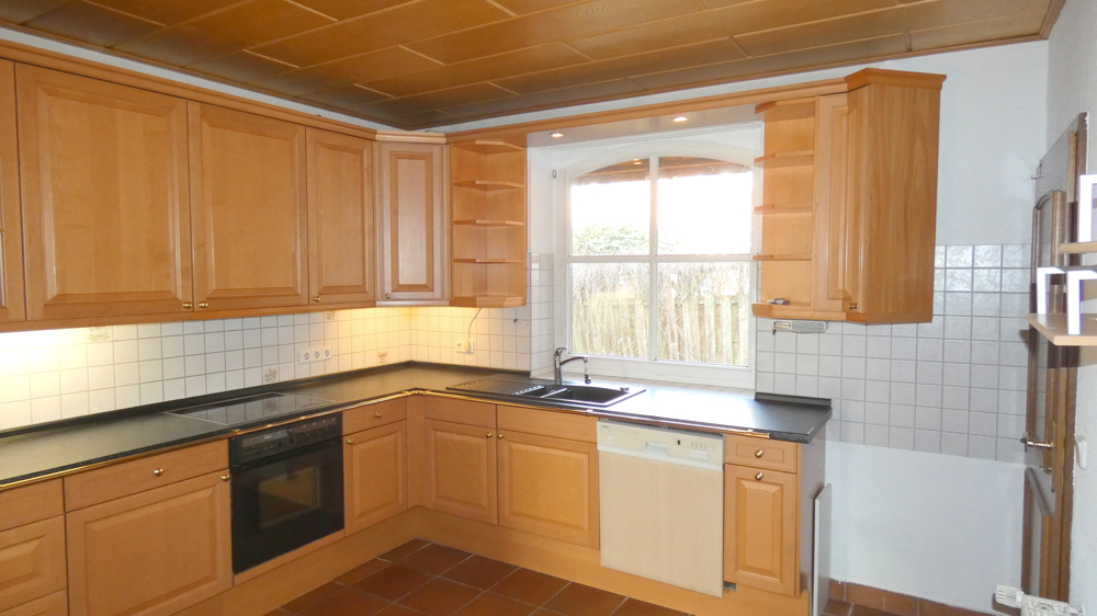 Friedrichsfehn - ruhige Wohnlage! Dreifamilienhaus mit bezugsfreier Hauptwohnung / nahe Oldenburg