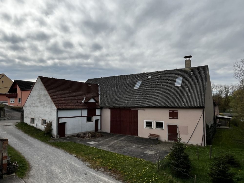 Großzügiges Wohnen in ländlichem Umfeld mit genügend Platz für die ganze Familie und deren Hobbys!