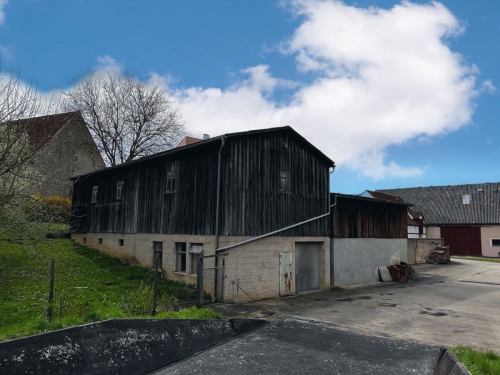 Großzügiges Wohnen in ländlichem Umfeld mit genügend Platz für die ganze Familie und deren Hobbys! (7)