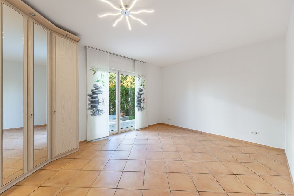 Zweifamilienhaus der Extraklasse - Hier lässt es sich gut leben und arbeiten