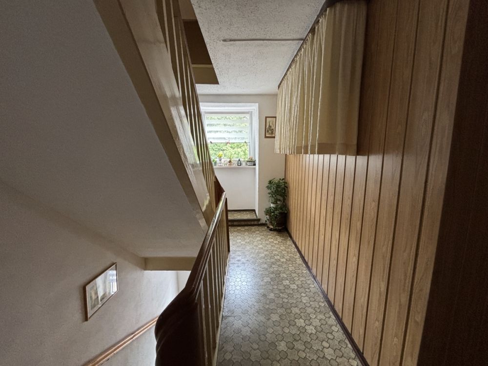 Renovierungsbedürftige 2-Zimmer-Eigentumswohnung in Marktredwitz mit Gartenanteil und schönen Blick über den Auenpark!