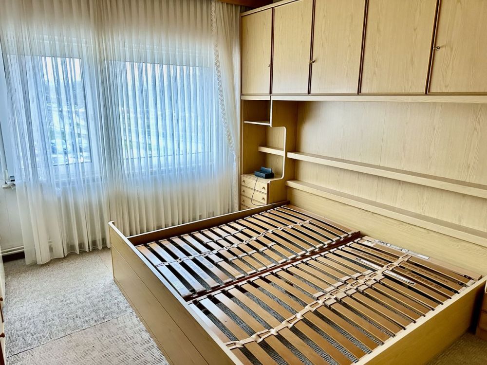 Charmante, gepflegte Immobilie mit Potenzial
Garagen, Carport und Garten