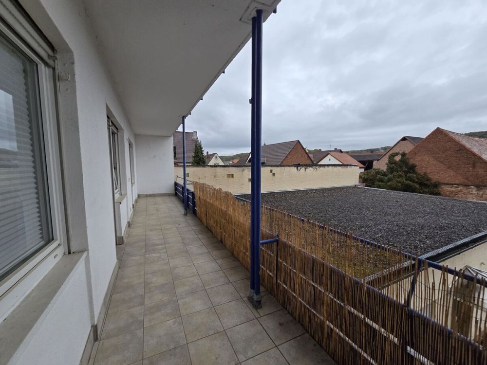 Großzügige, modernisierte 3-Zimmer-Wohnung
mit großem Balkon