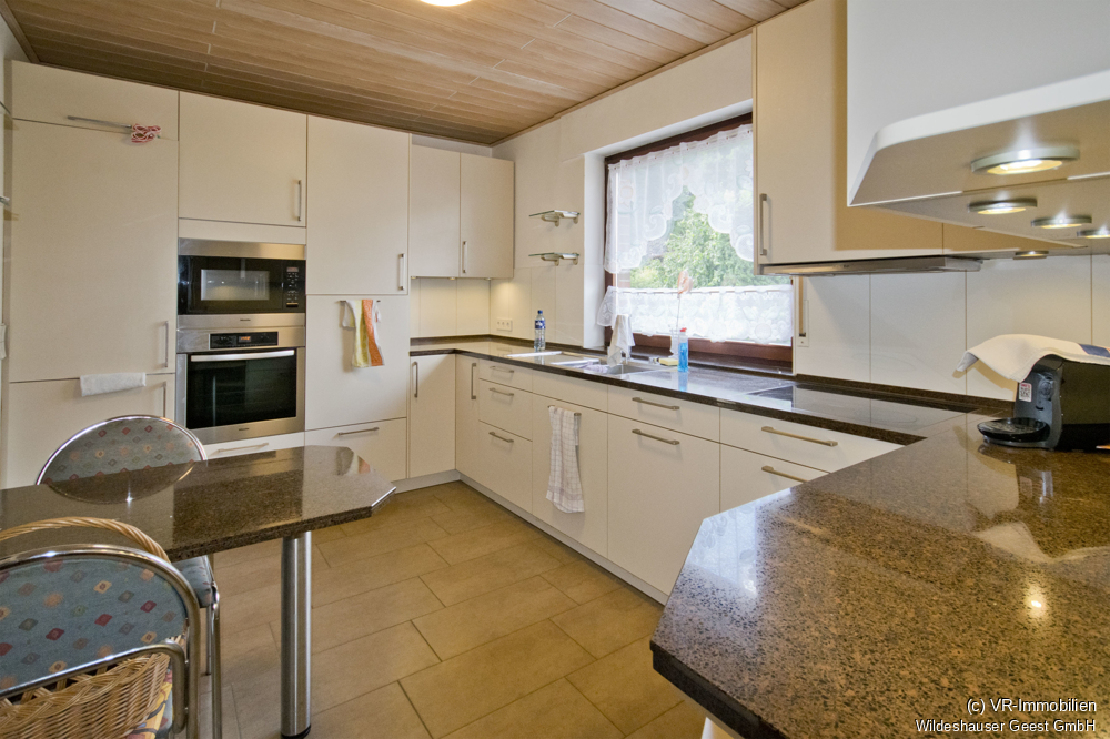 Großes Einfamilienhaus mit Vollkeller und Doppelgarage in Kirchhatten