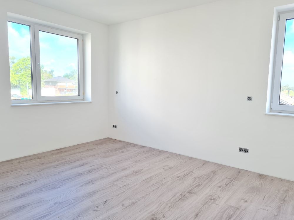 Geräumige, toll geschnittene Neubau-Wohnung im Obergeschoss!