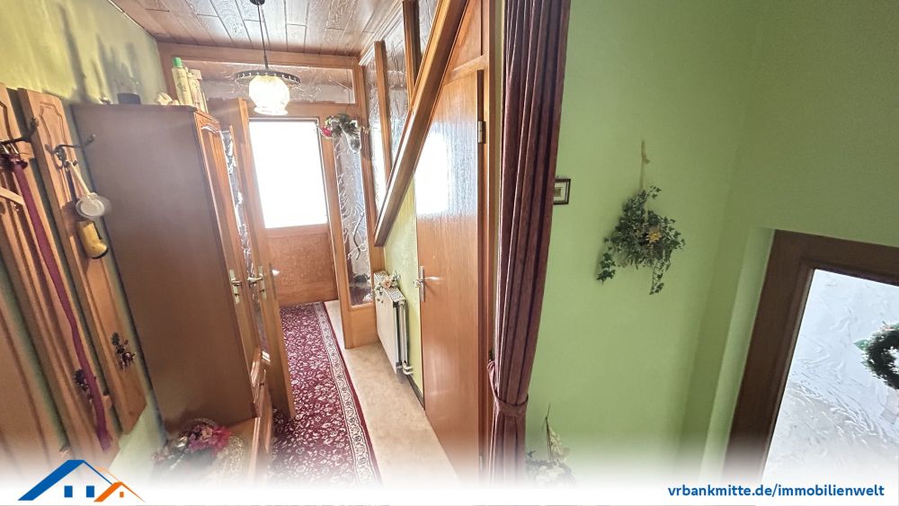 Gepflegtes Einfamilienhaus mit geräumiger Scheune und Garten