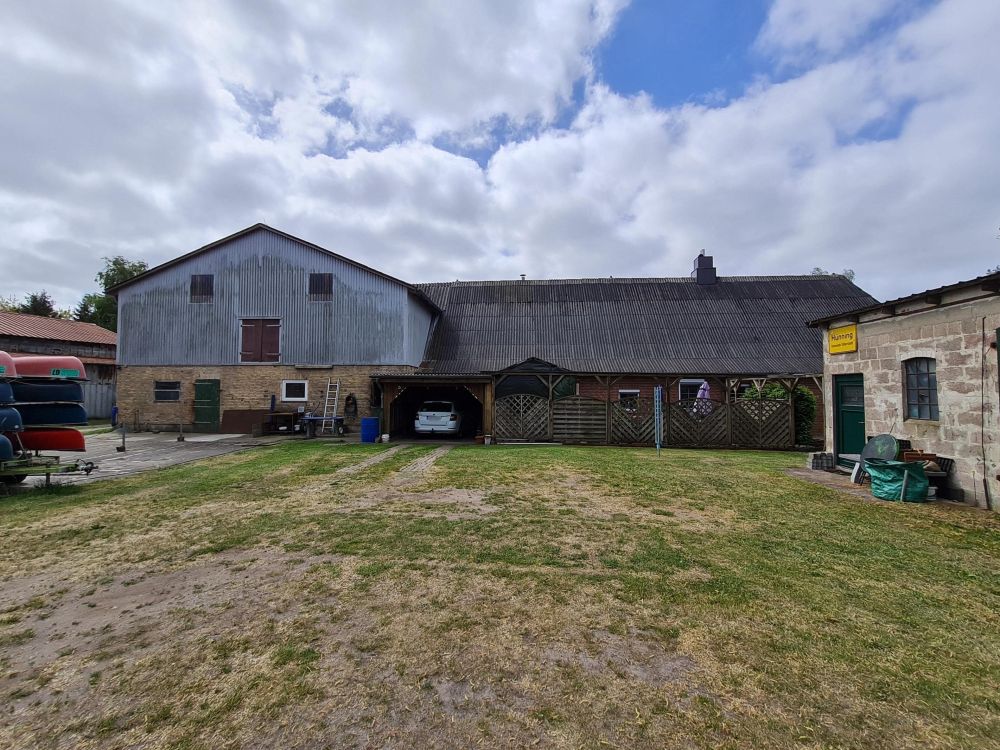 Der Traum vom eigenen Resthof: viel Platz, Pferdestallungen & 3-Mietwohnungen direkt an der Treene