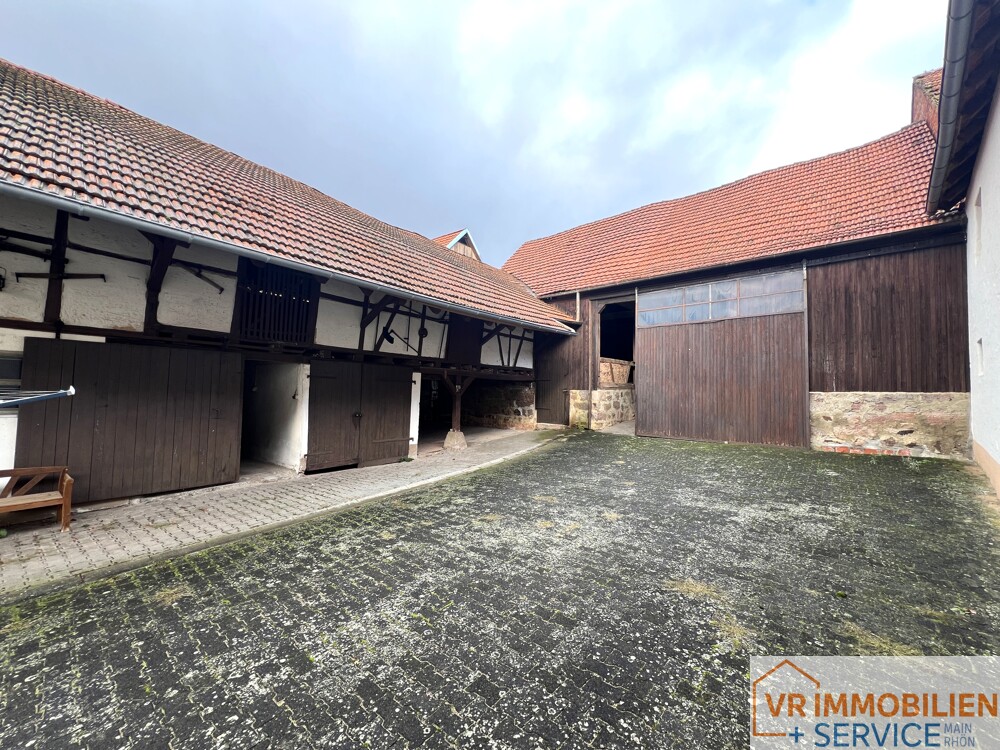 Nebgenbäude und Scheune