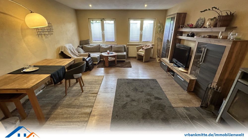 Vielseitiges Zweifamilienhaus mit großem Grundstück