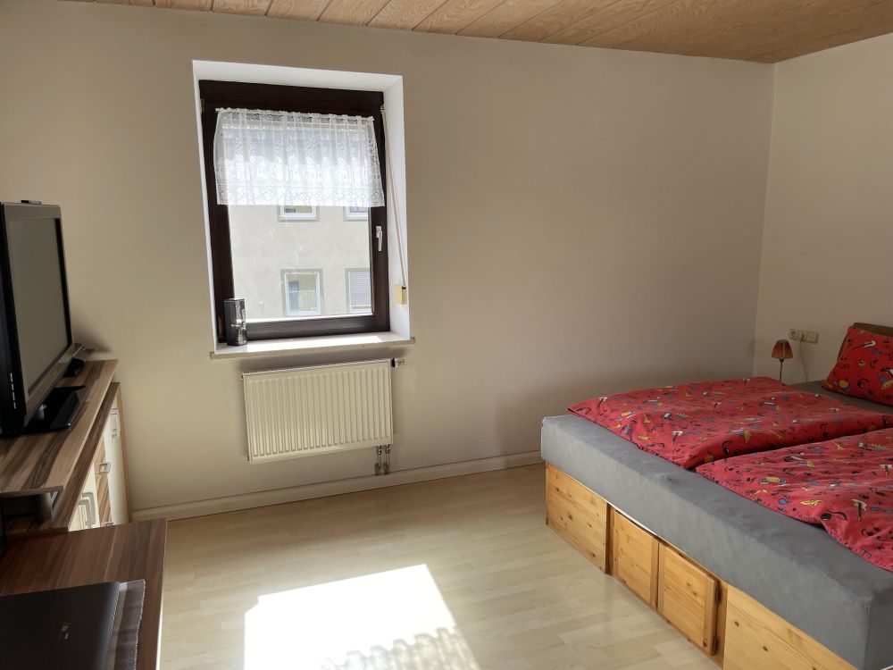 5-FAMILIEN-HAUS - VOLL VERMIETET