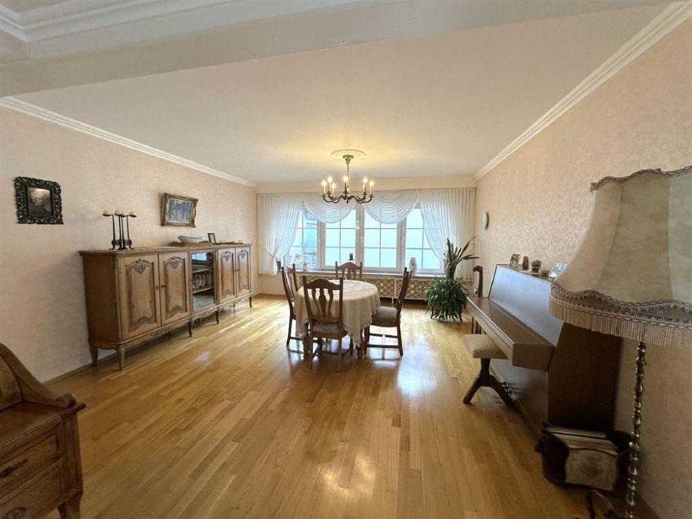 / Sundern-Zentrum: Wohnhaus mit Gewerbefläche & Parkmöglichkeiten