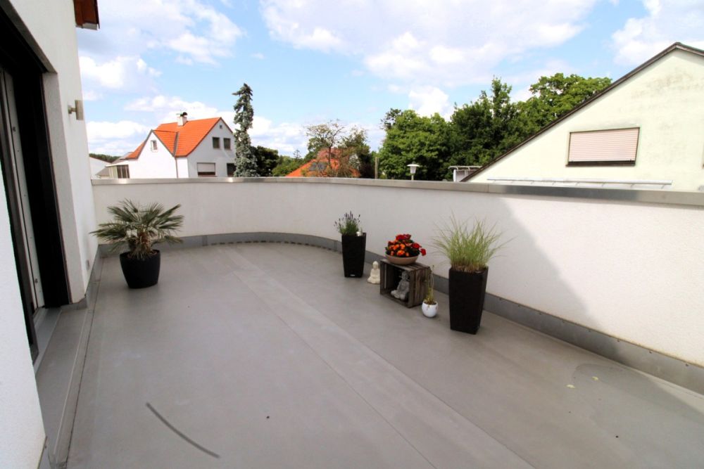 Ideal, um Wohnen und Arbeit zu verbinden: Top saniertes Wohn- und Geschäftshaus in Allersberg!