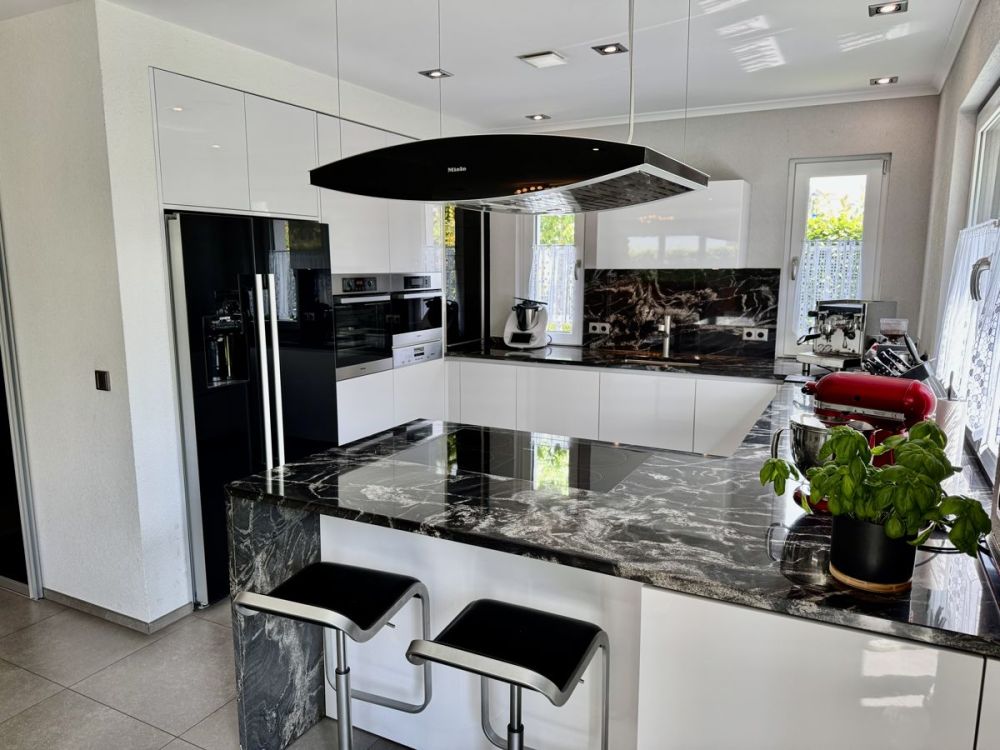 Exklusives Einfamilienhaus in erstklassiger Lage – 
stilvolles Wohnen auf höchstem Niveau