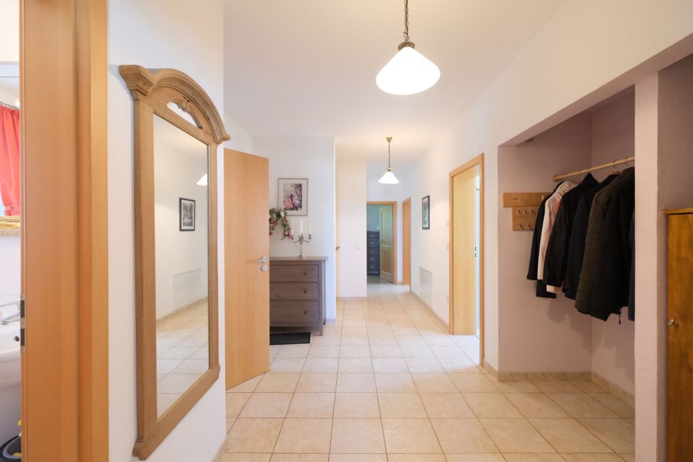 Modernes Mehrfamilienhaus mit Wohn- und Gewerbenutzung