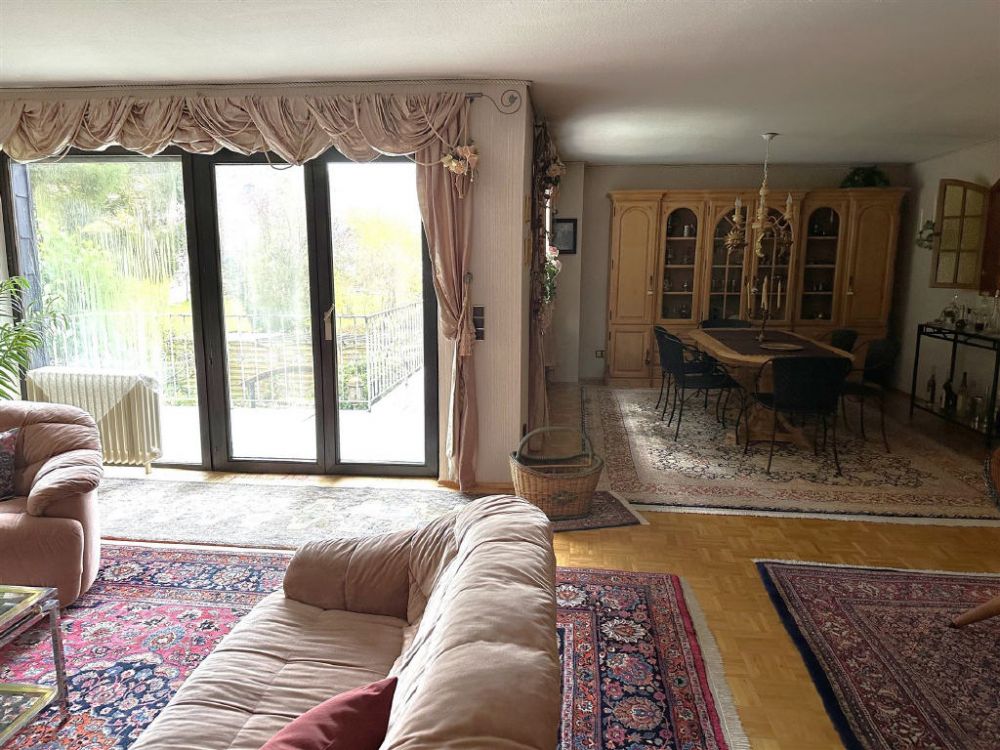 Luxus trifft Funktionalität: Einfamilienhaus mit Büro in Top-Lage