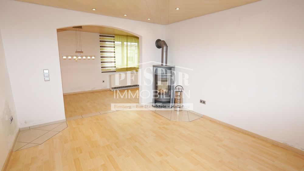 Zweifamilienhaus + Einliegerwohnung in zentraler Lage von Hallstadt