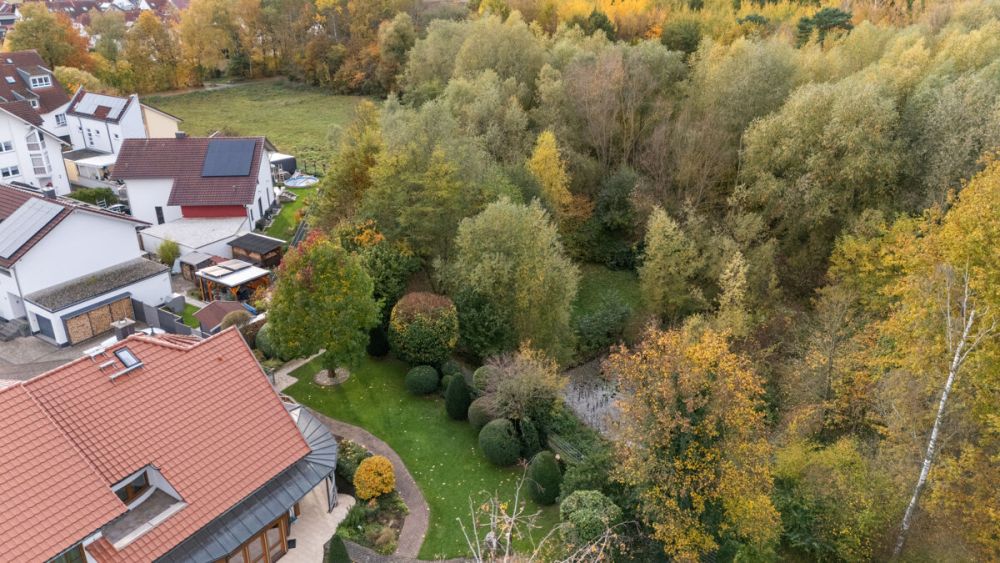 Einzigartiges Mehrgenerationenhaus inklusive traumhaftem Wellnessbereich auf weitläufigem Grundstück