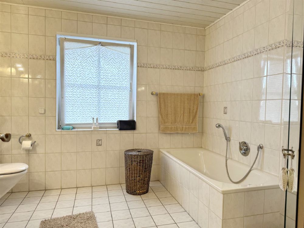 Wohnkomfort trifft Vermietungschance - Stilvolles Wohnhaus in naturnaher Lage