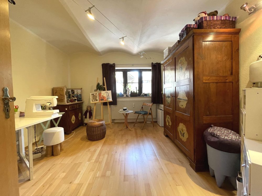 HISTORISCHE 4 ZIMMER-WOHNUNG IM ERDGESCHOSS