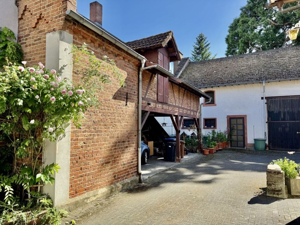 Historisches Juwel mit Scheune und Innenhof – 
eine Rarität im Herzen von Oberursel