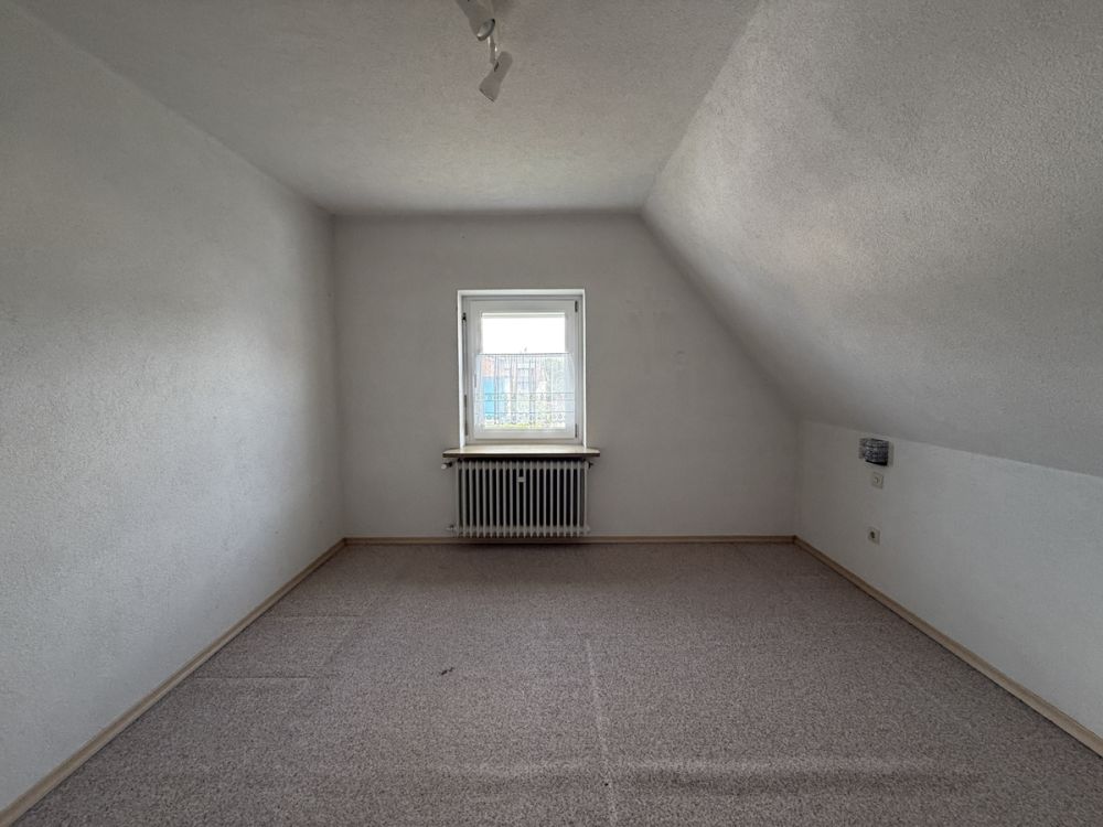 Renovierungsbedürftiges Wohnhaus mit Garage in Mitterteich!