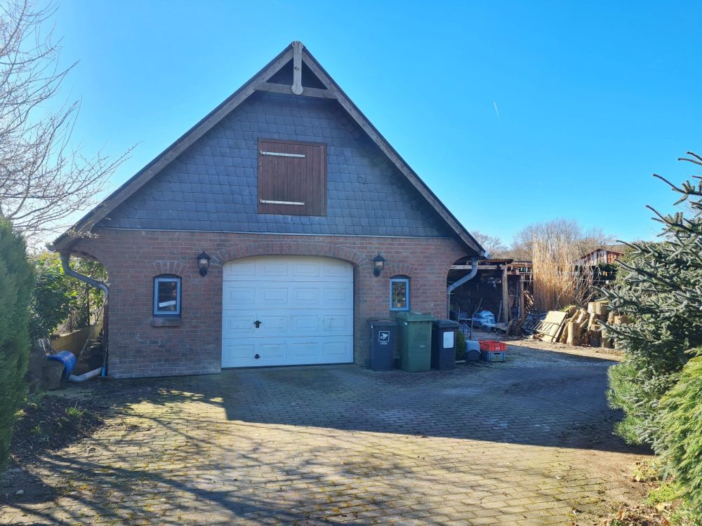 Kernsaniertes, gepflegtes Einfamilienhaus unweit der B200 und dennoch in ruhiger Lage