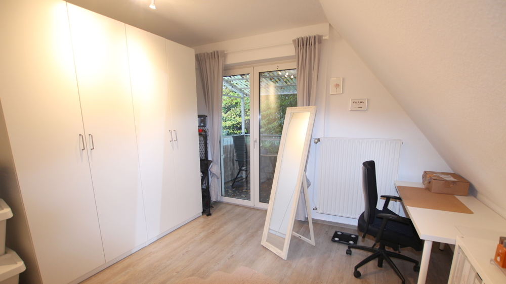 Attraktive 3-Zimmer-Obergeschosswohnung in einem Zweifamilienhaus auf eingegrüntem Grundstück