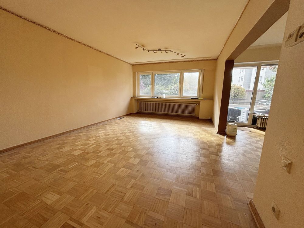 Renovierungsbedürftige Eigentumswohnung mit Garage im Hochpaterre: Ihr neues Zuhause in Ahlen erwartet Sie!